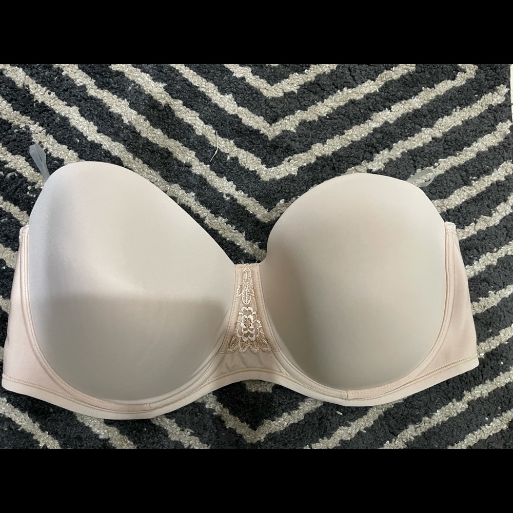 Vanity Fair strapless bra. Size: 40DD